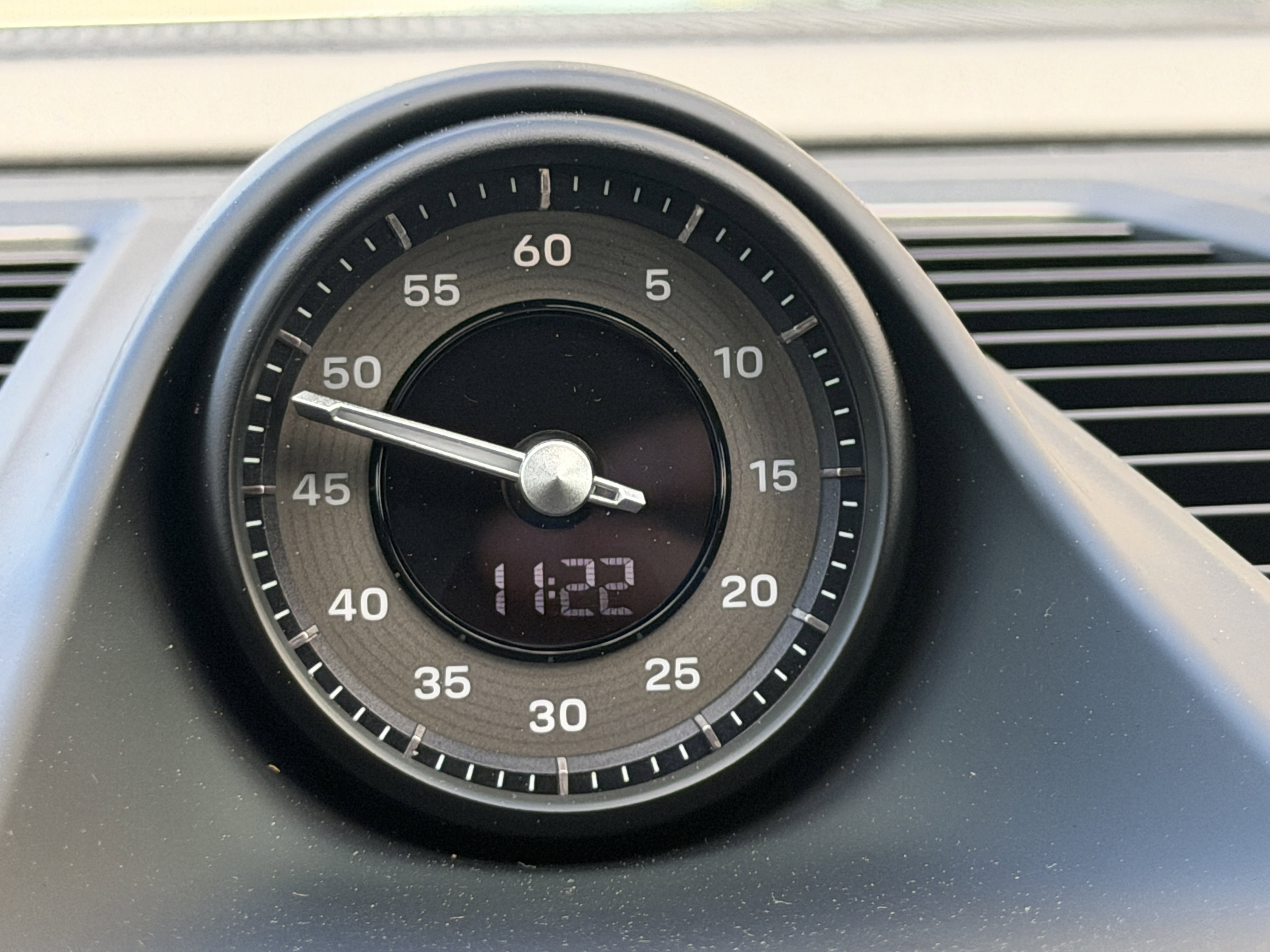 New 2026 Porsche Macan Turbo Electric image 28