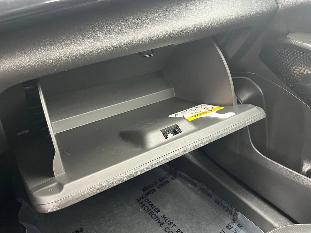 Certified 2024 Chevrolet Trax RS w/ Sunroof Package FWD image 34
