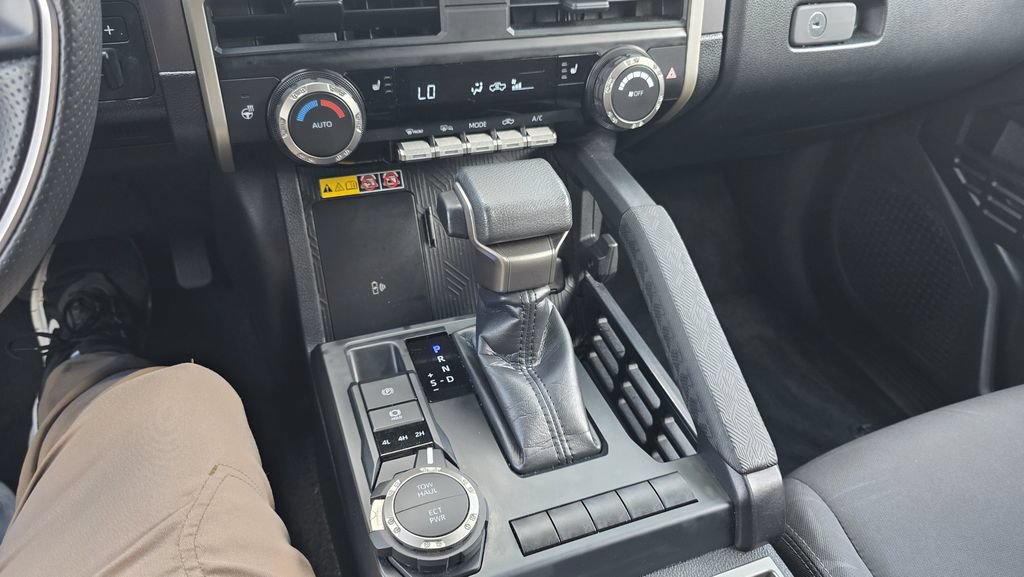 Used 2025 Toyota Tacoma SR5 AWD/4WD image 19