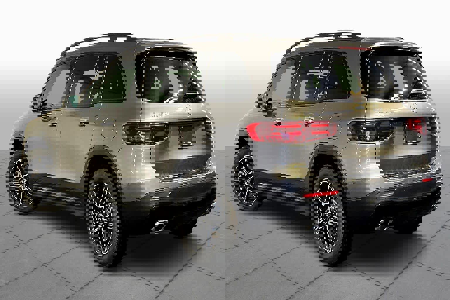 New 2026 Mercedes-Benz GLB 250 4MATIC image 3