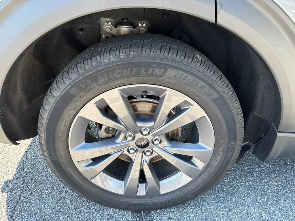 Used 2024 Ford Explorer XLT w/ Equipment Group 202A AWD/4WD image 17