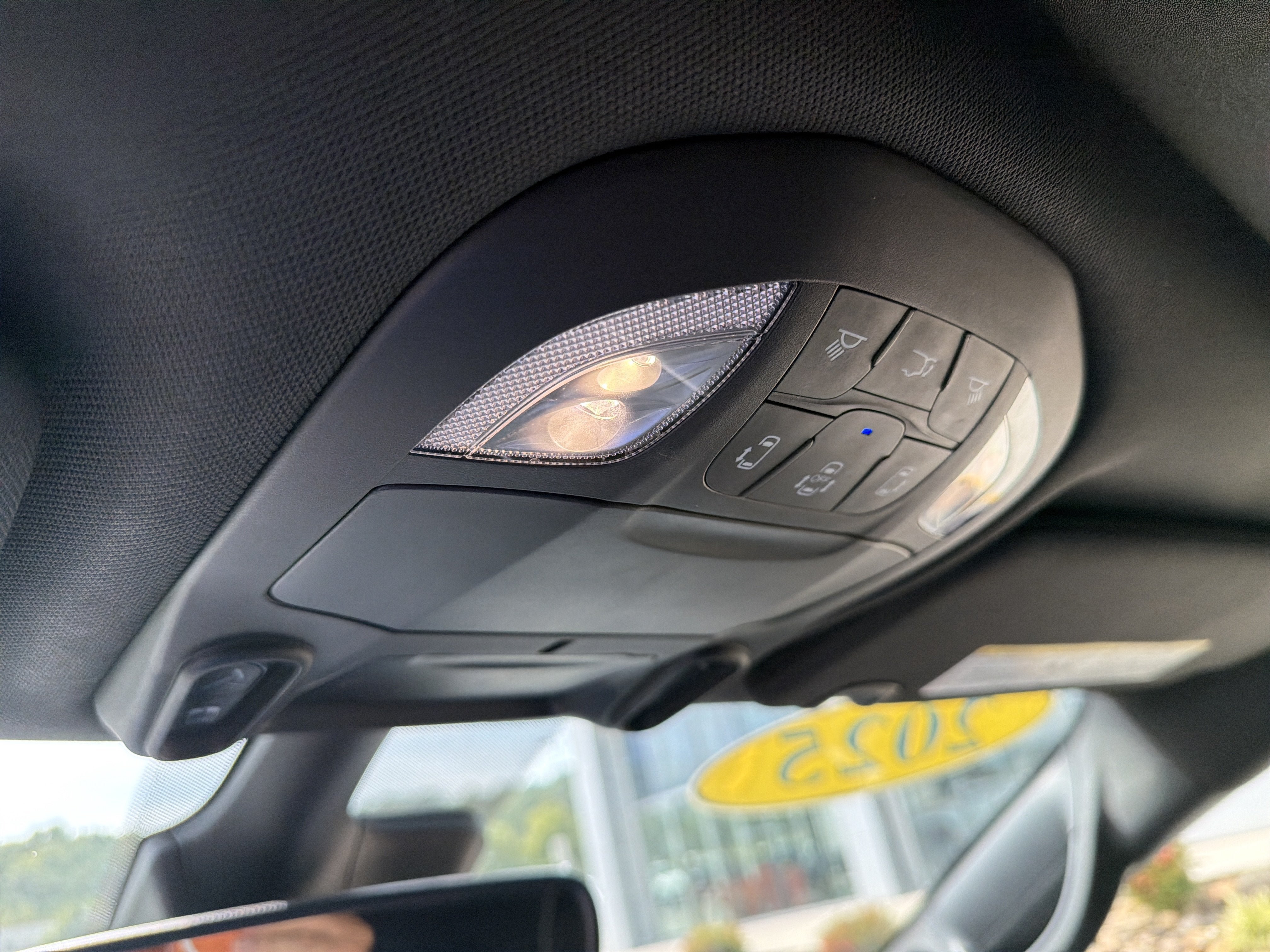 Used 2025 Chrysler Pacifica Limited FWD image 34