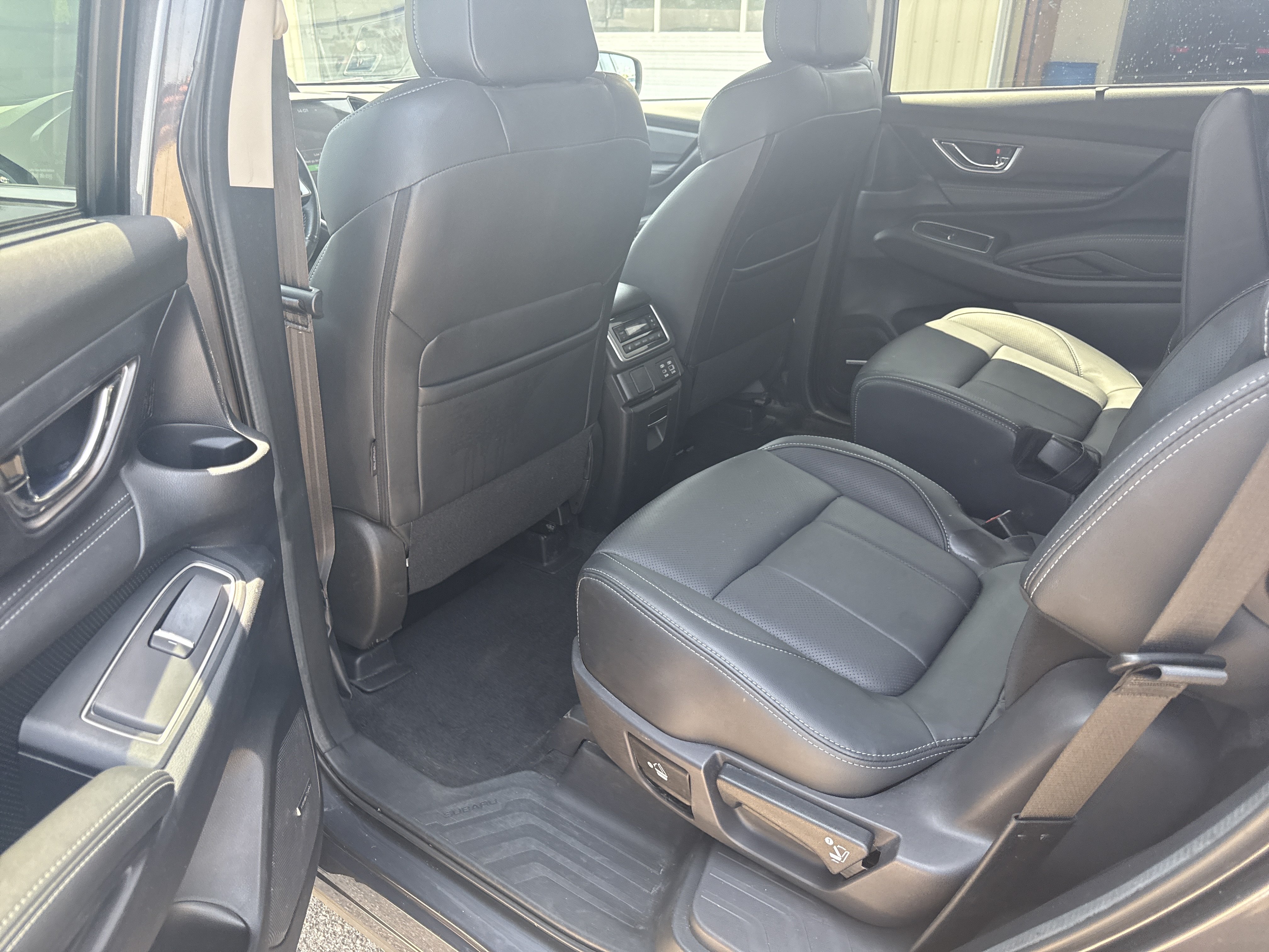 Used 2023 Subaru Ascent Limited w/ Technology Package AWD/4WD image 15