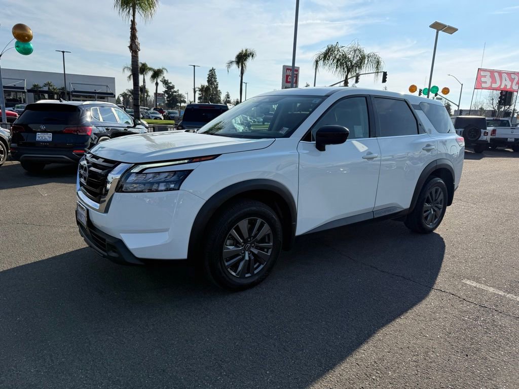 Certified 2024 Nissan Pathfinder S image 3