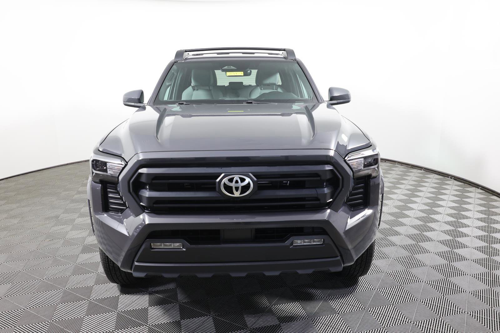 Used 2024 Toyota Tacoma SR5 AWD/4WD image 2