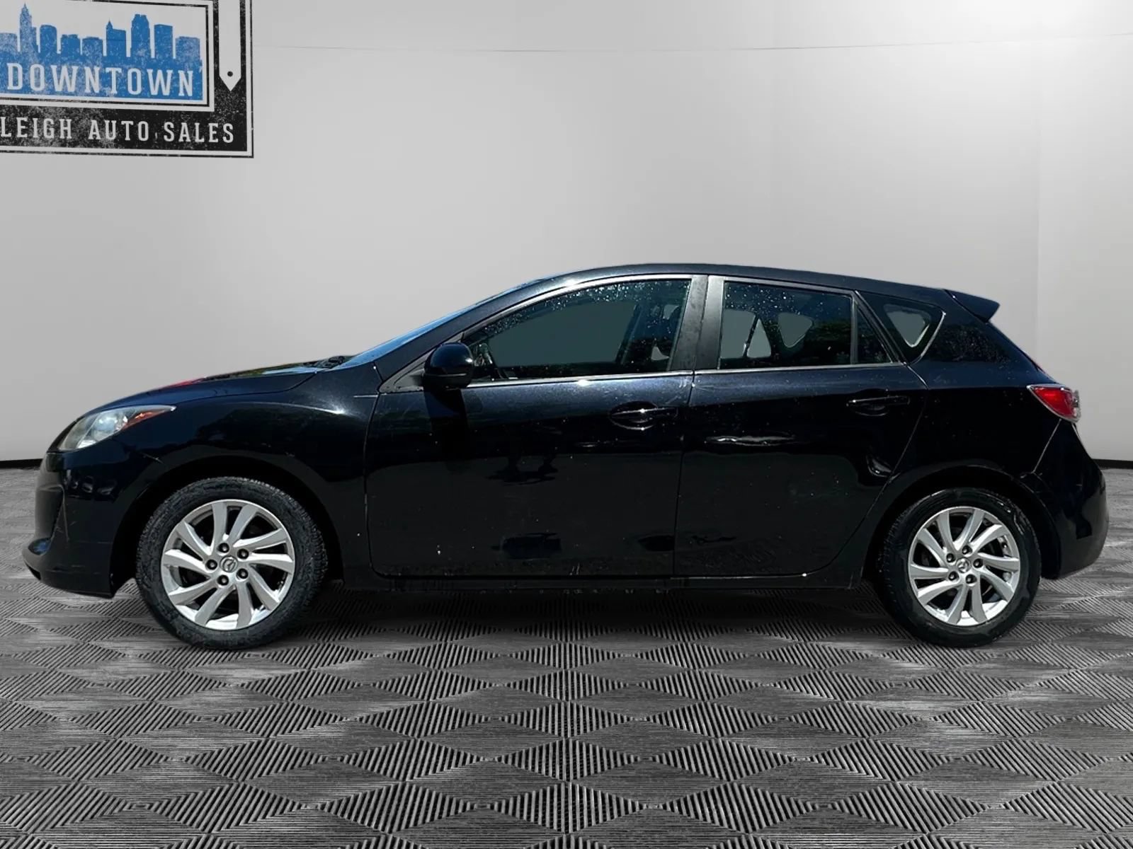 Used 2012 MAZDA MAZDA3 i Grand Touring w/ Tech Pkg FWD image 3