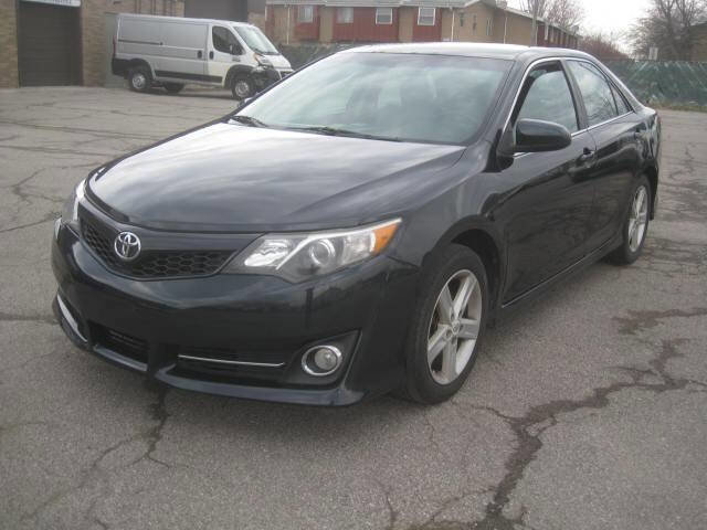 Used 2012 Toyota Camry SE image 1