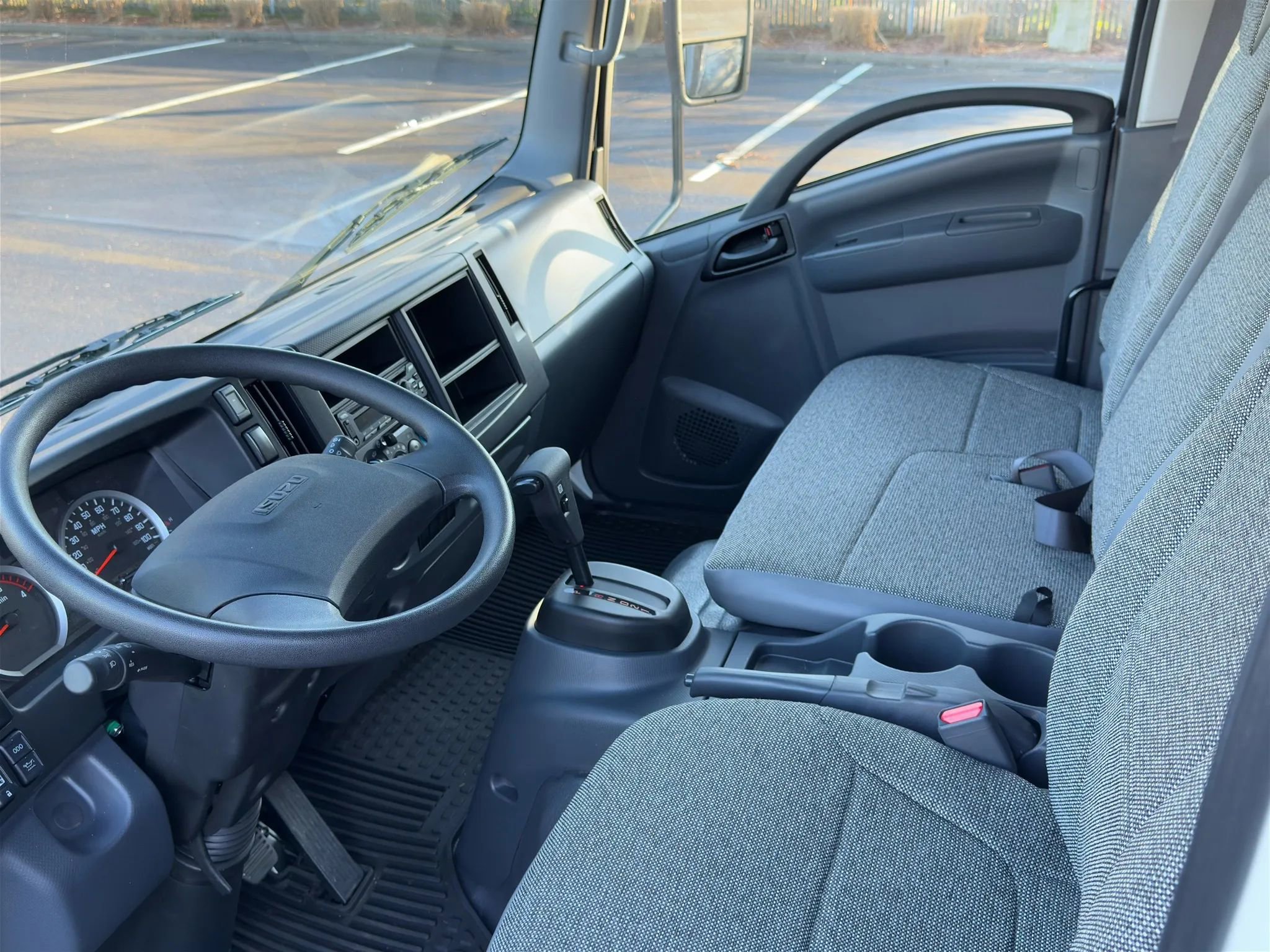 Used 2023 Isuzu NPR image 9