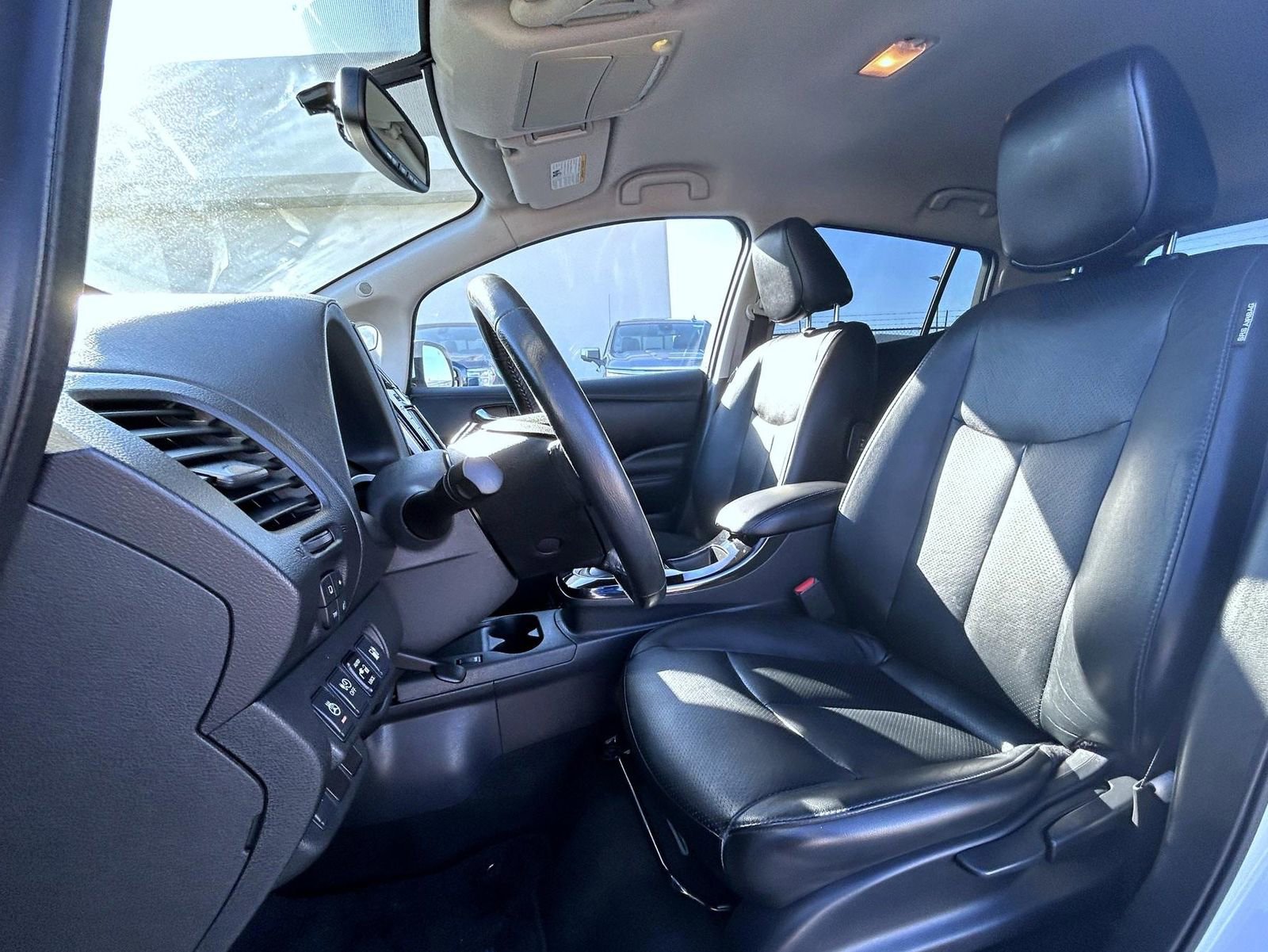 Used 2015 Nissan Leaf SL w/ Premium Package image 10