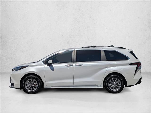 Used 2025 Toyota Sienna XLE w/ XLE Plus Package image 9