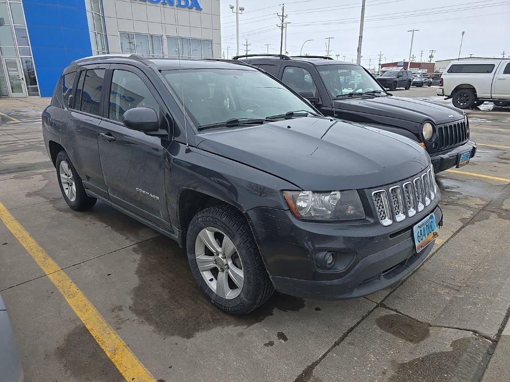 Used 2014 Jeep Compass Latitude image 3