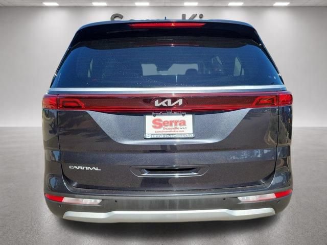 Used 2023 Kia Carnival LX FWD image 4