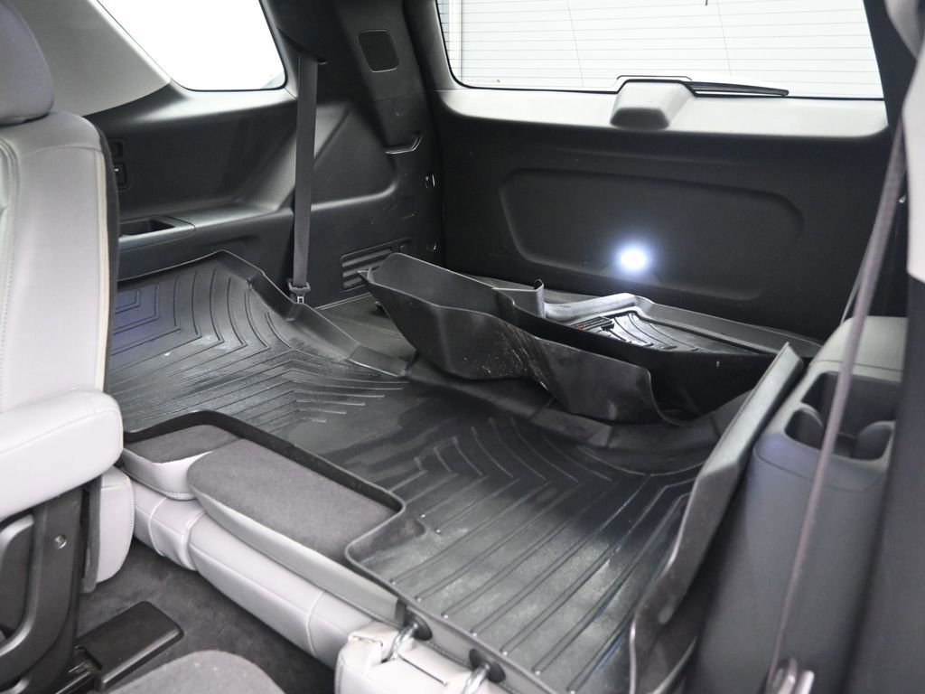 Used 2021 Chevrolet Traverse LT image 15