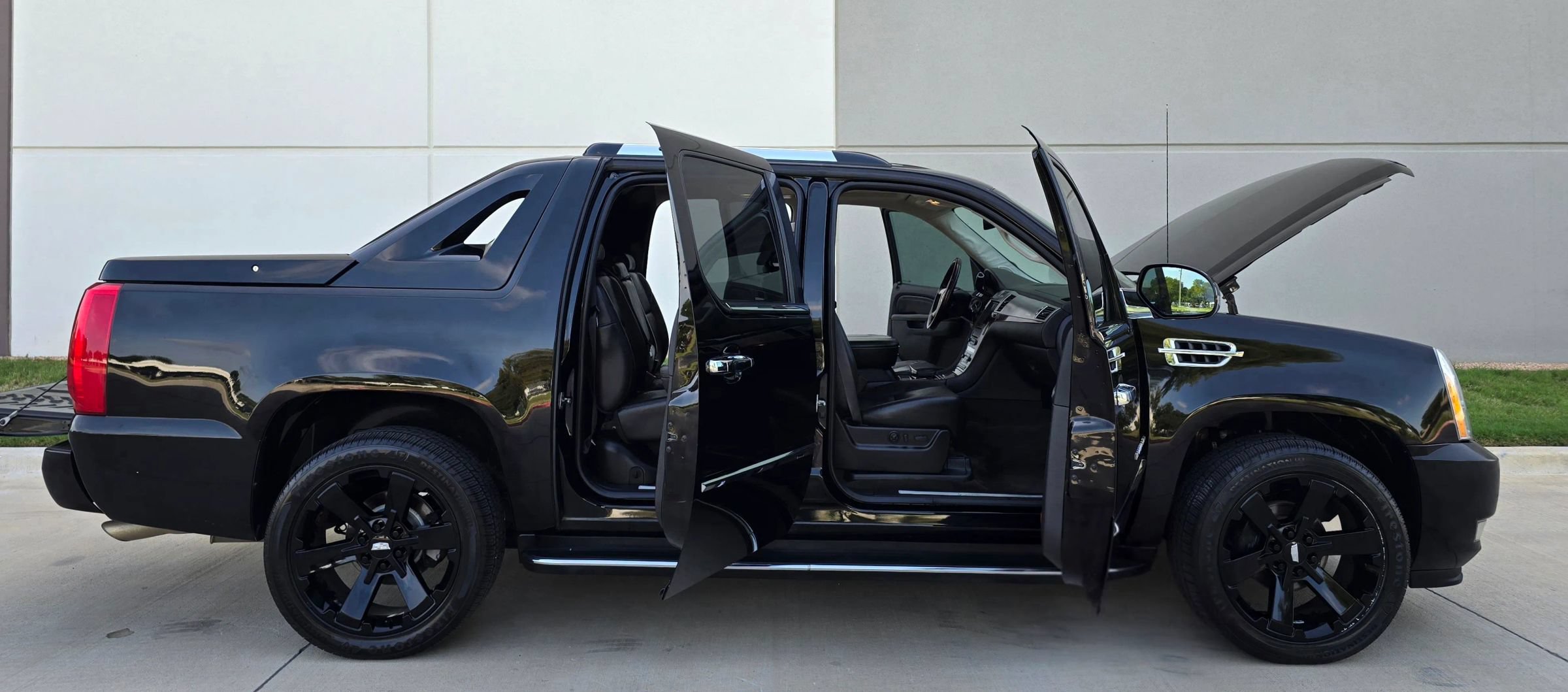 Used 2010 Cadillac Escalade EXT Luxury AWD/4WD image 15