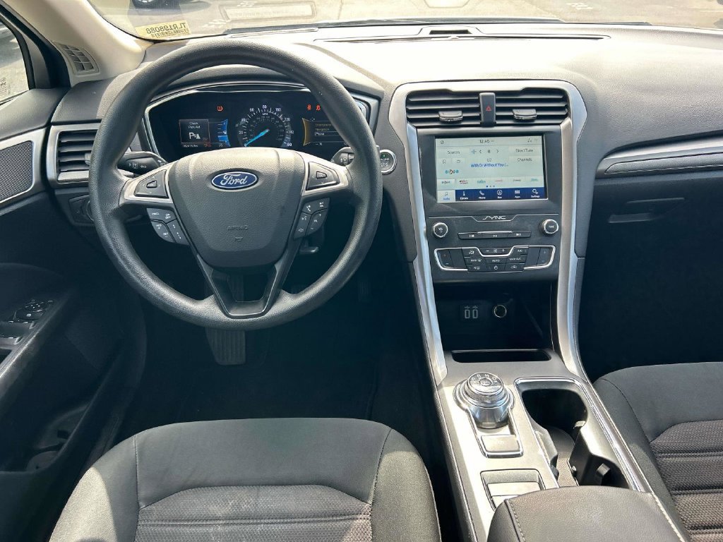 Used 2020 Ford Fusion SE FWD image 14