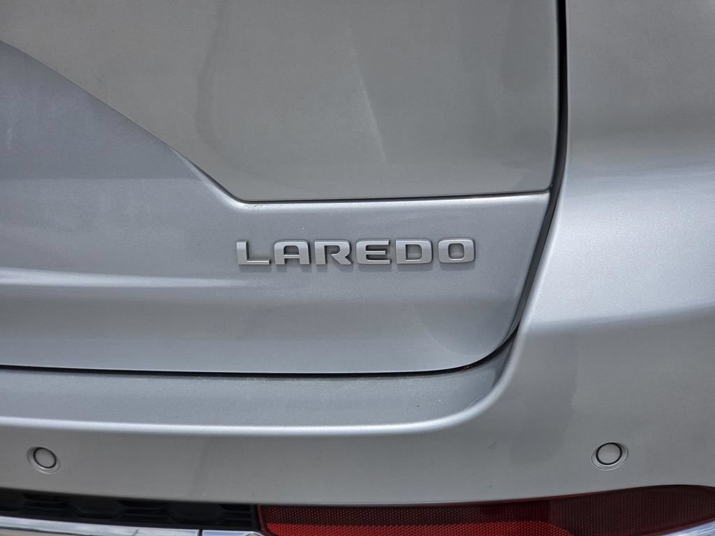Used 2025 Jeep Grand Cherokee Laredo RWD image 32