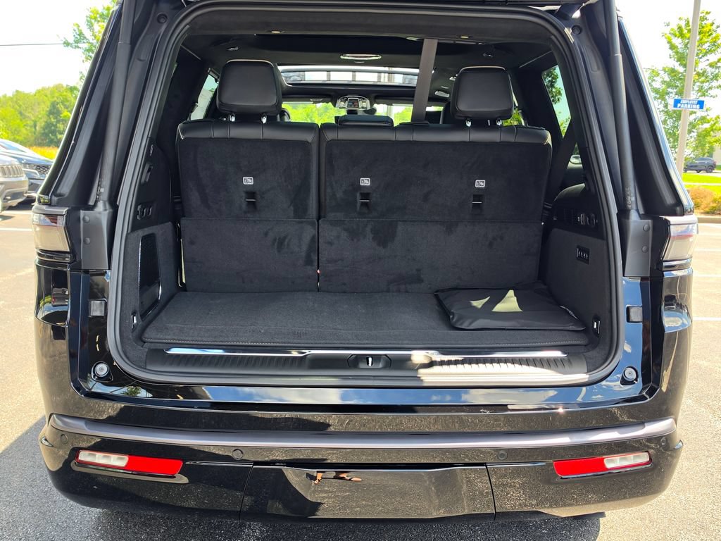 New 2026 Jeep Grand Wagoneer Summit AWD/4WD image 38