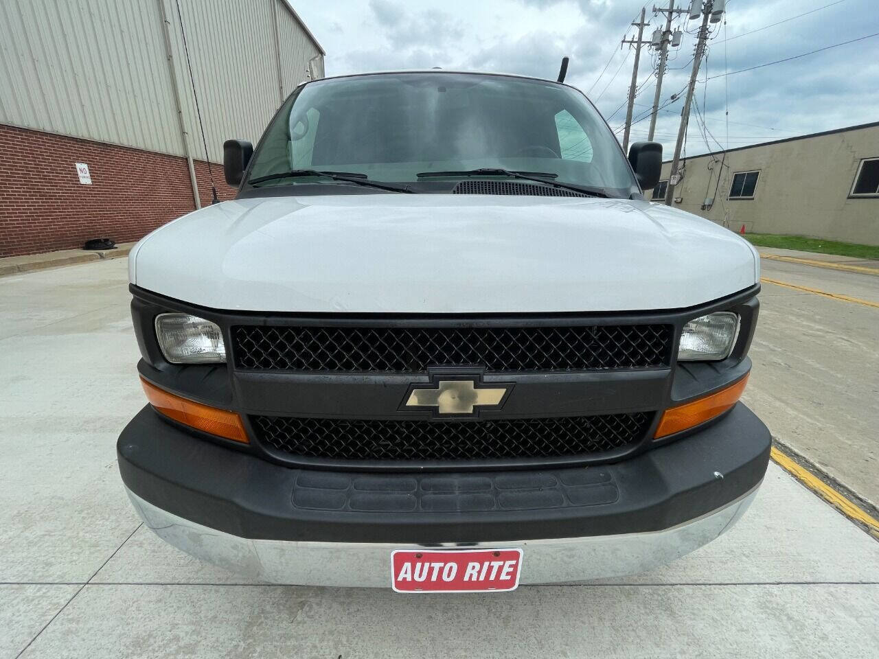 Used 2015 Chevrolet Express 2500 image 2