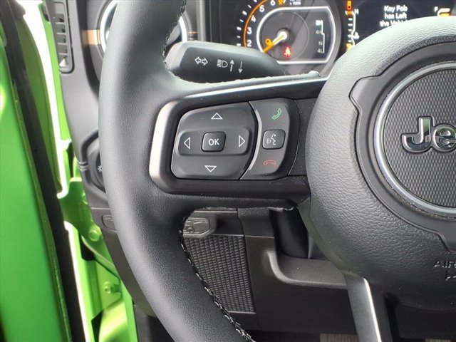 Used 2025 Jeep Gladiator Sport image 17