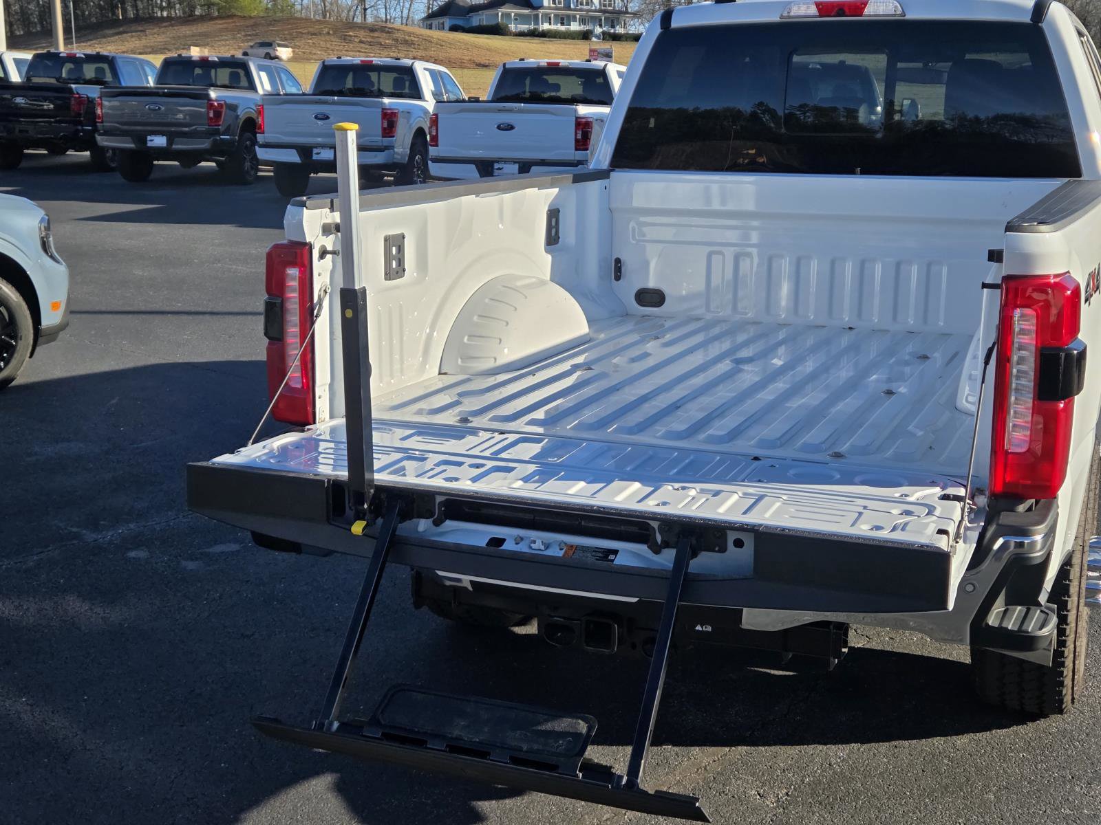 Used 2025 Ford F350 Lariat w/ Lariat Ultimate Package AWD/4WD image 10