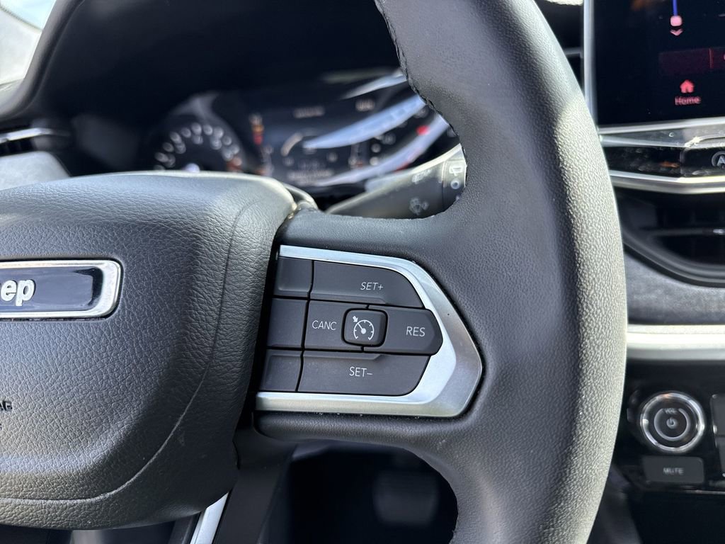 Used 2024 Jeep Compass Latitude AWD/4WD image 17