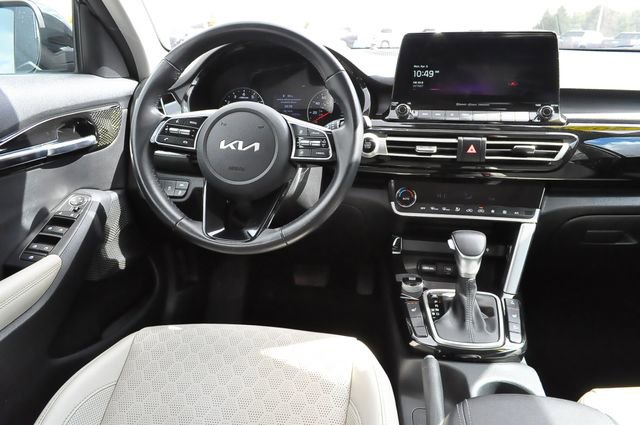 Used 2023 Kia Seltos EX image 18