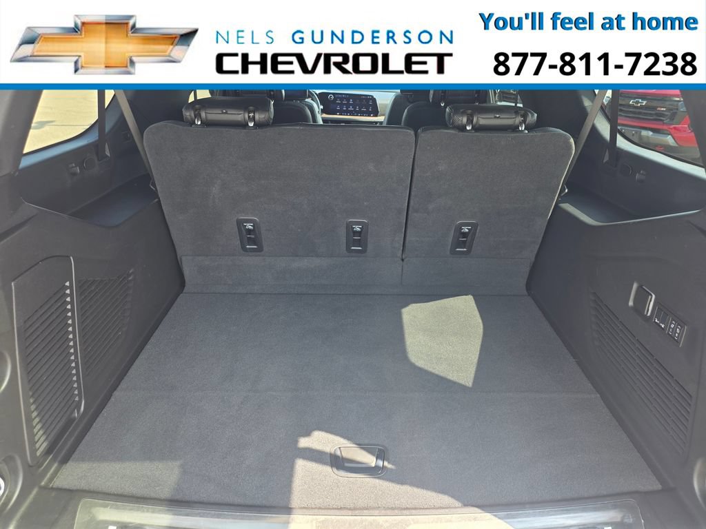 Certified 2025 Chevrolet Suburban High Country AWD/4WD image 9