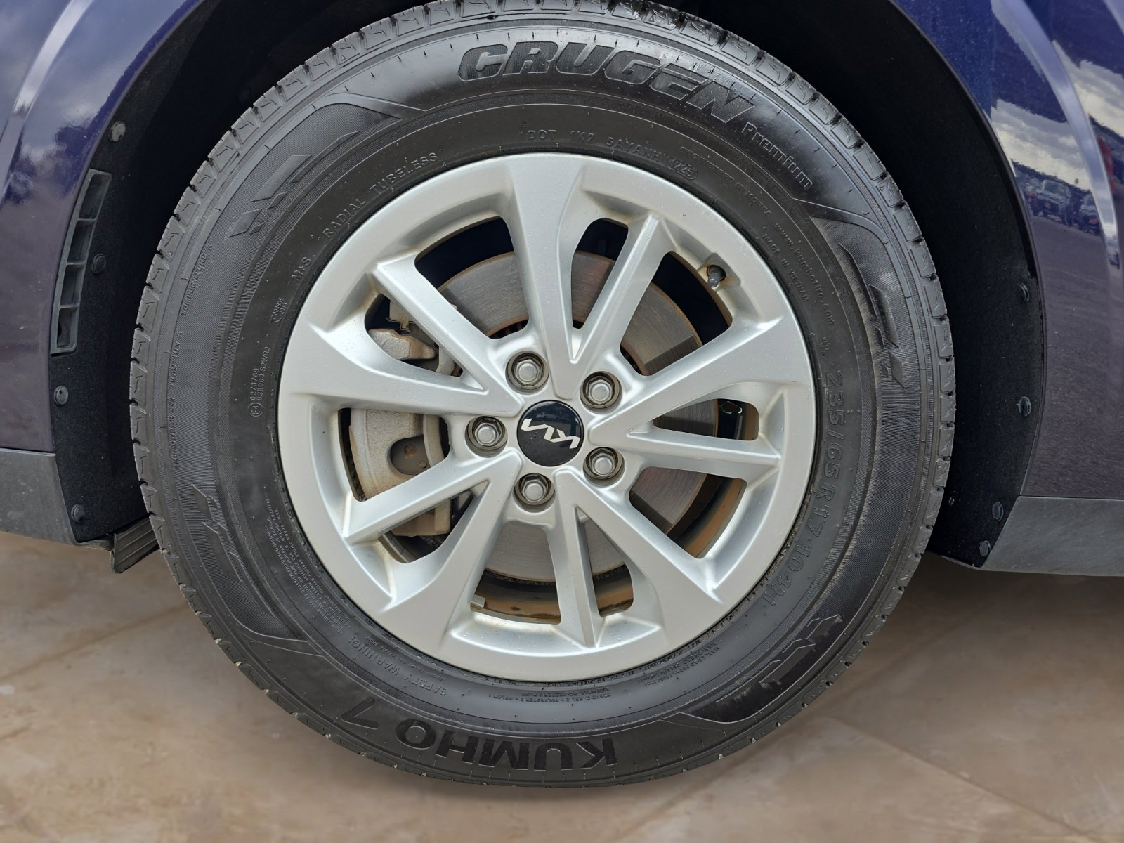 Certified 2024 Kia Carnival LX image 29