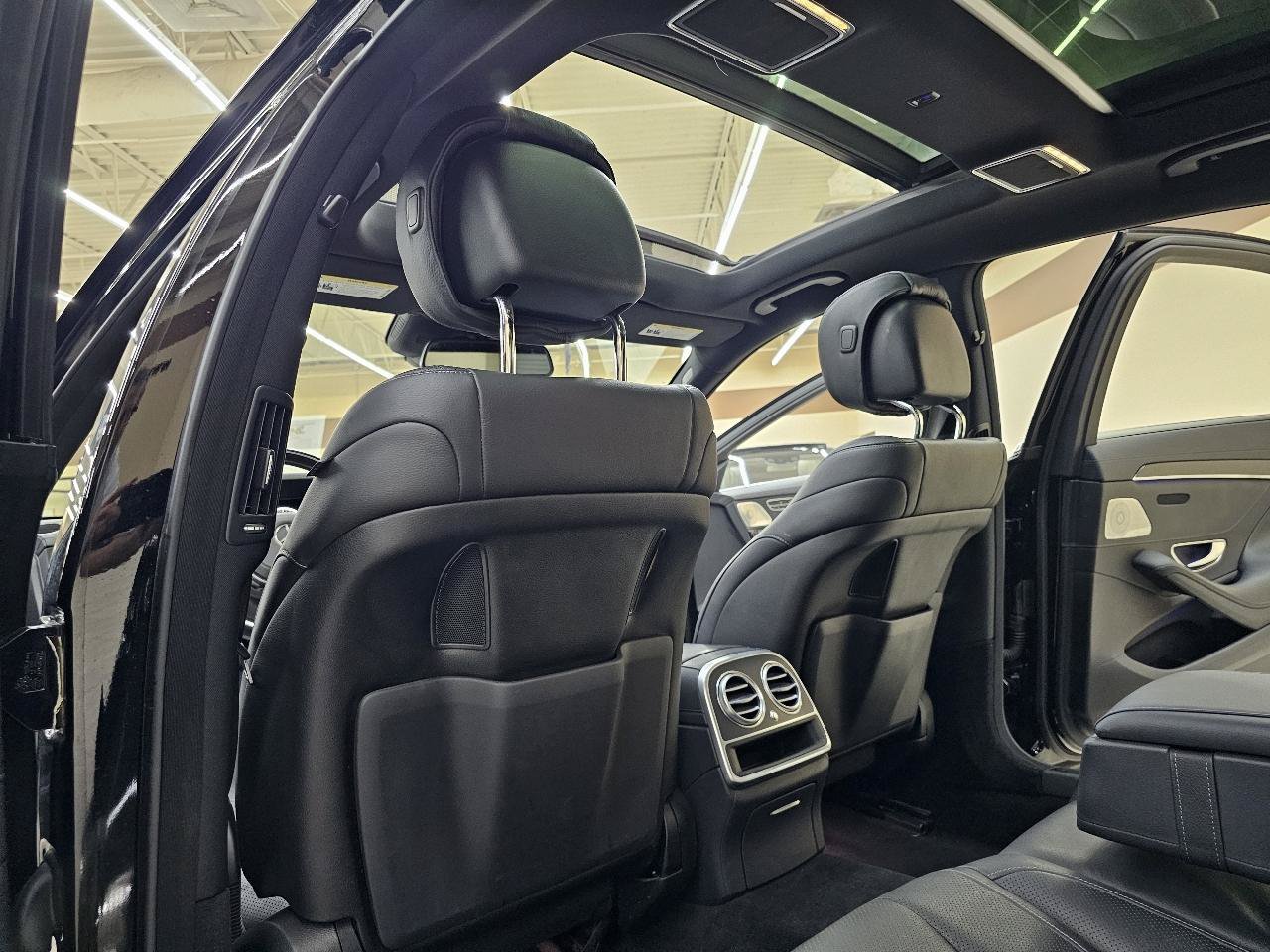 Used 2017 Mercedes-Benz S 550 Sedan image 28