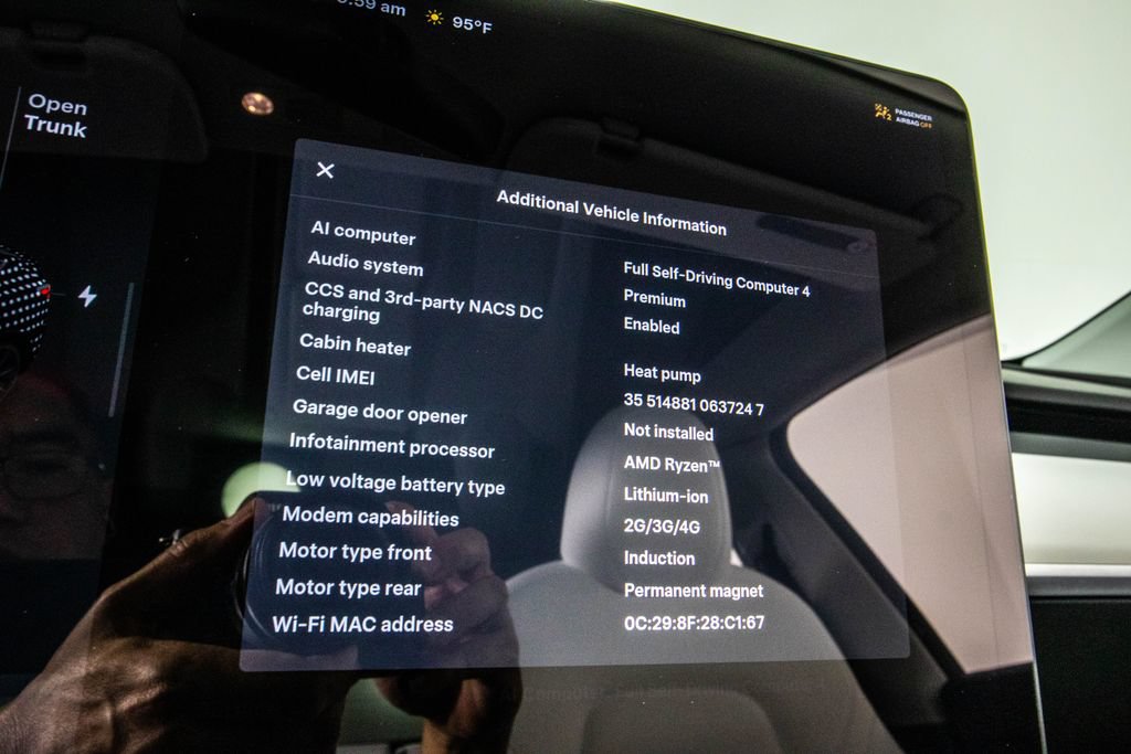 Used 2024 Tesla Model Y Long Range AWD/4WD image 23