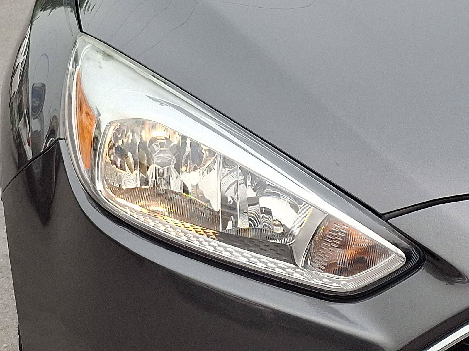 Used 2016 Ford Focus SE w/ SE Sport Package FWD image 9