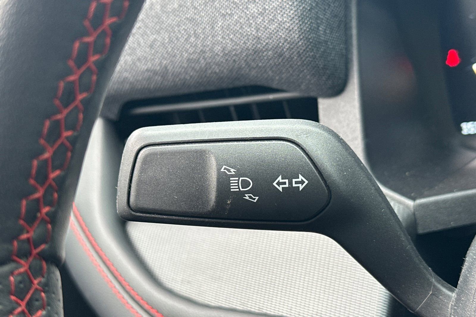 Used 2025 Ford Explorer ST-Line w/ ST-Line Street Pack image 39