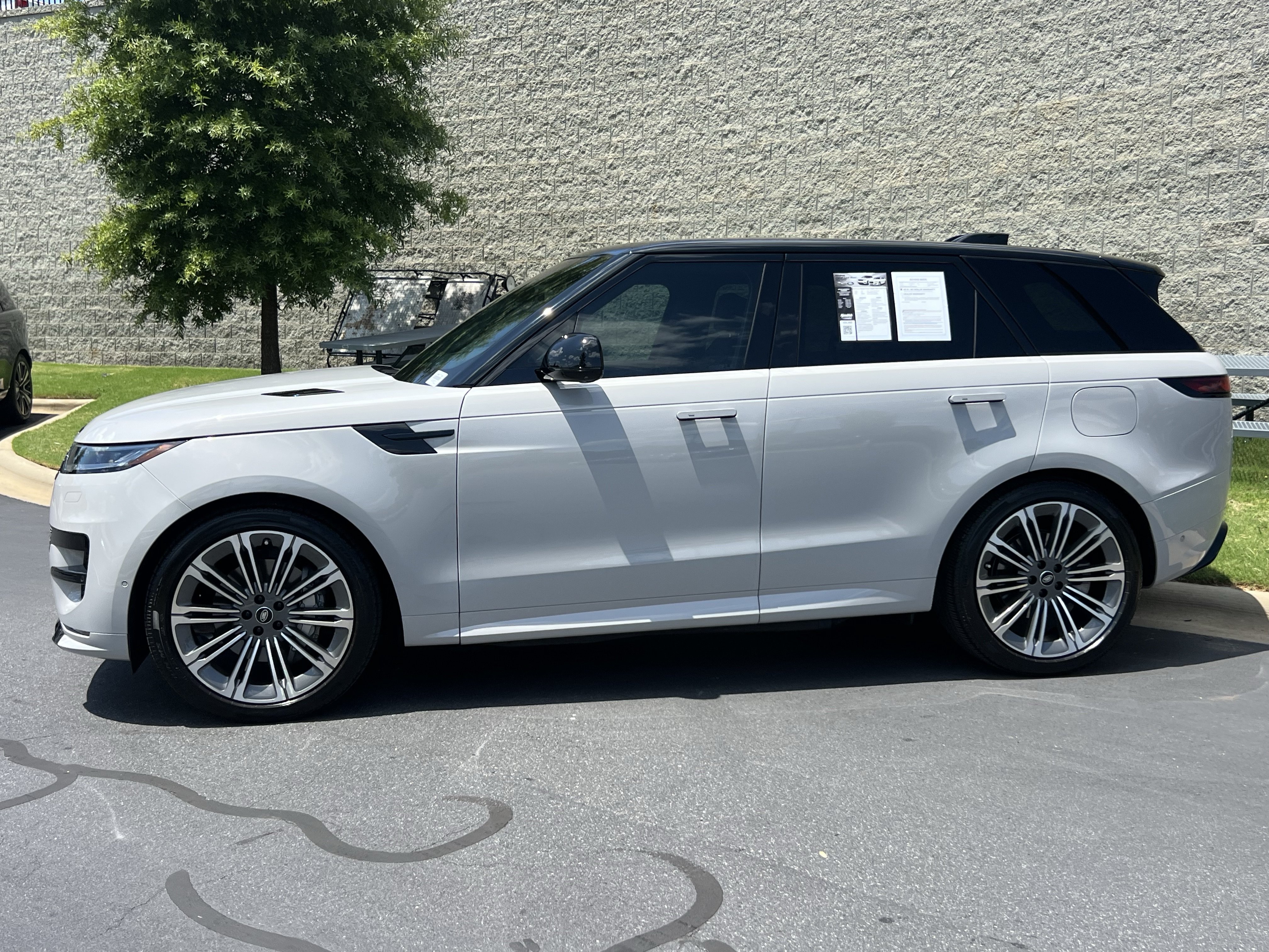 Certified 2025 Land Rover Range Rover Sport Dynamic SE AWD/4WD image 4