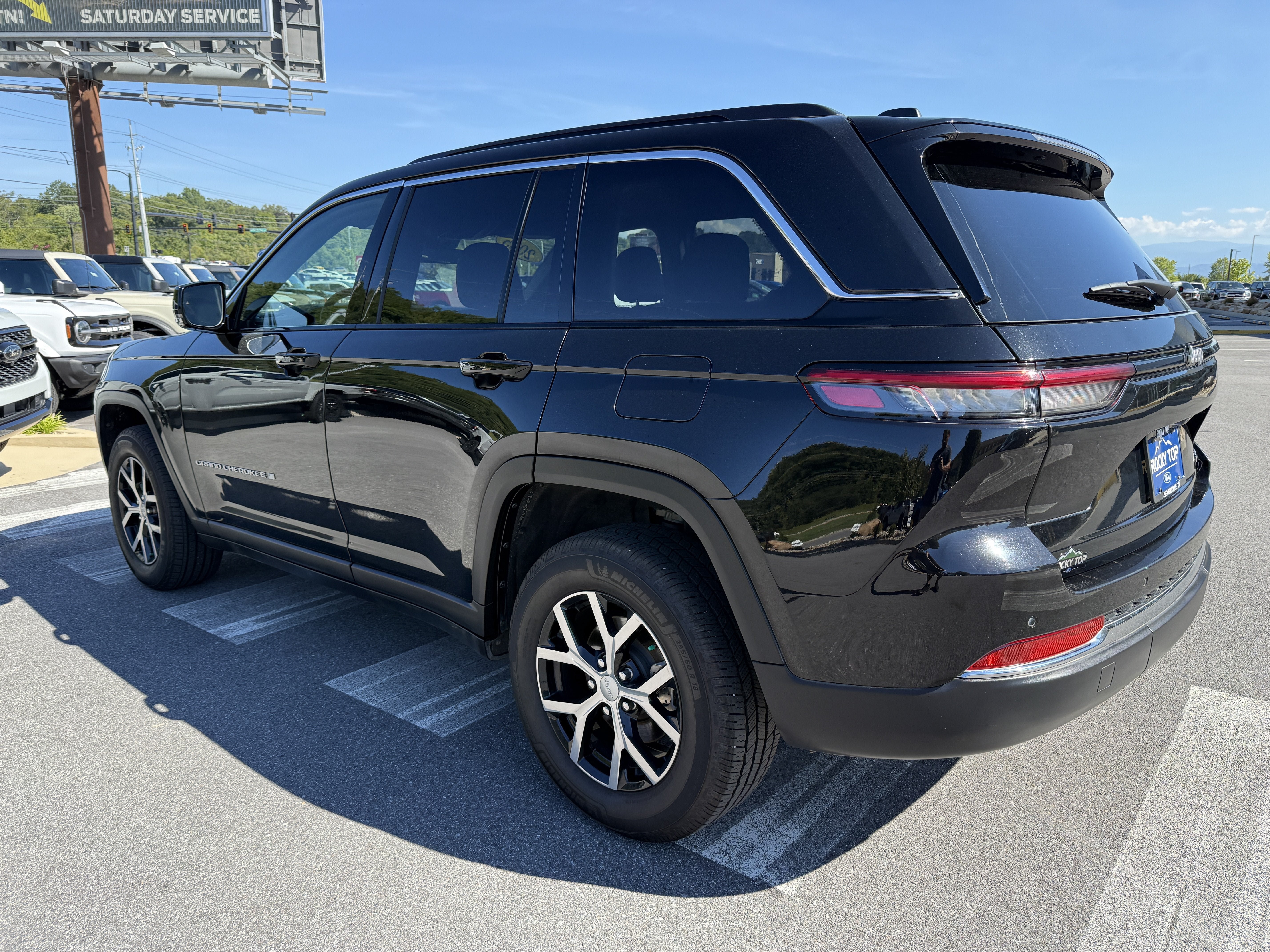 Used 2025 Jeep Grand Cherokee Limited RWD image 7