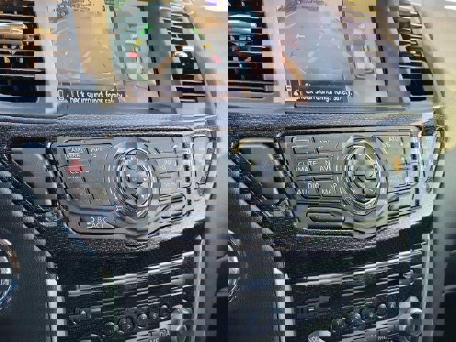 Used 2020 Nissan Pathfinder SL image 26