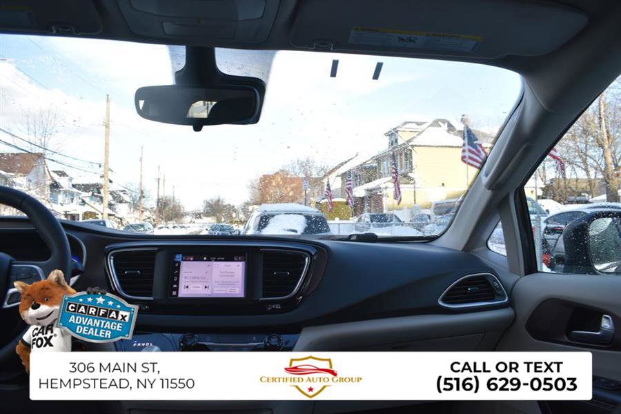 Used 2024 Chrysler Voyager LX image 27