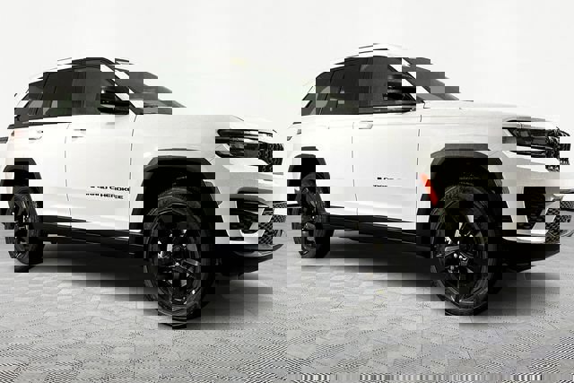 New 2025 Jeep Grand Cherokee Altitude image 3