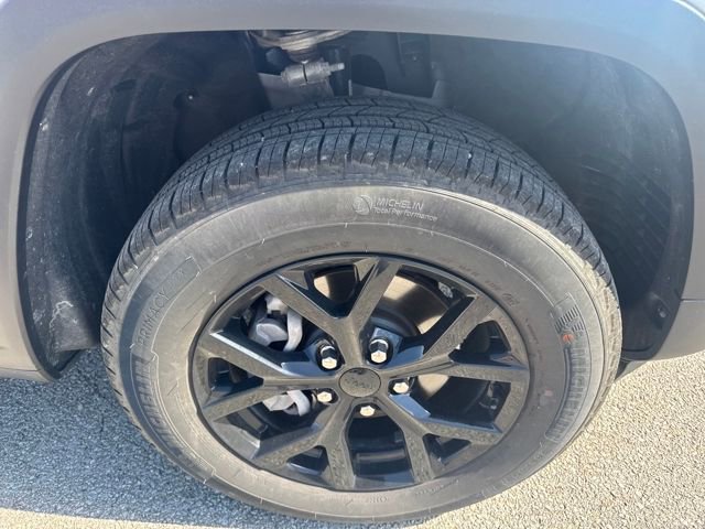 Used 2025 Jeep Grand Cherokee Altitude image 10