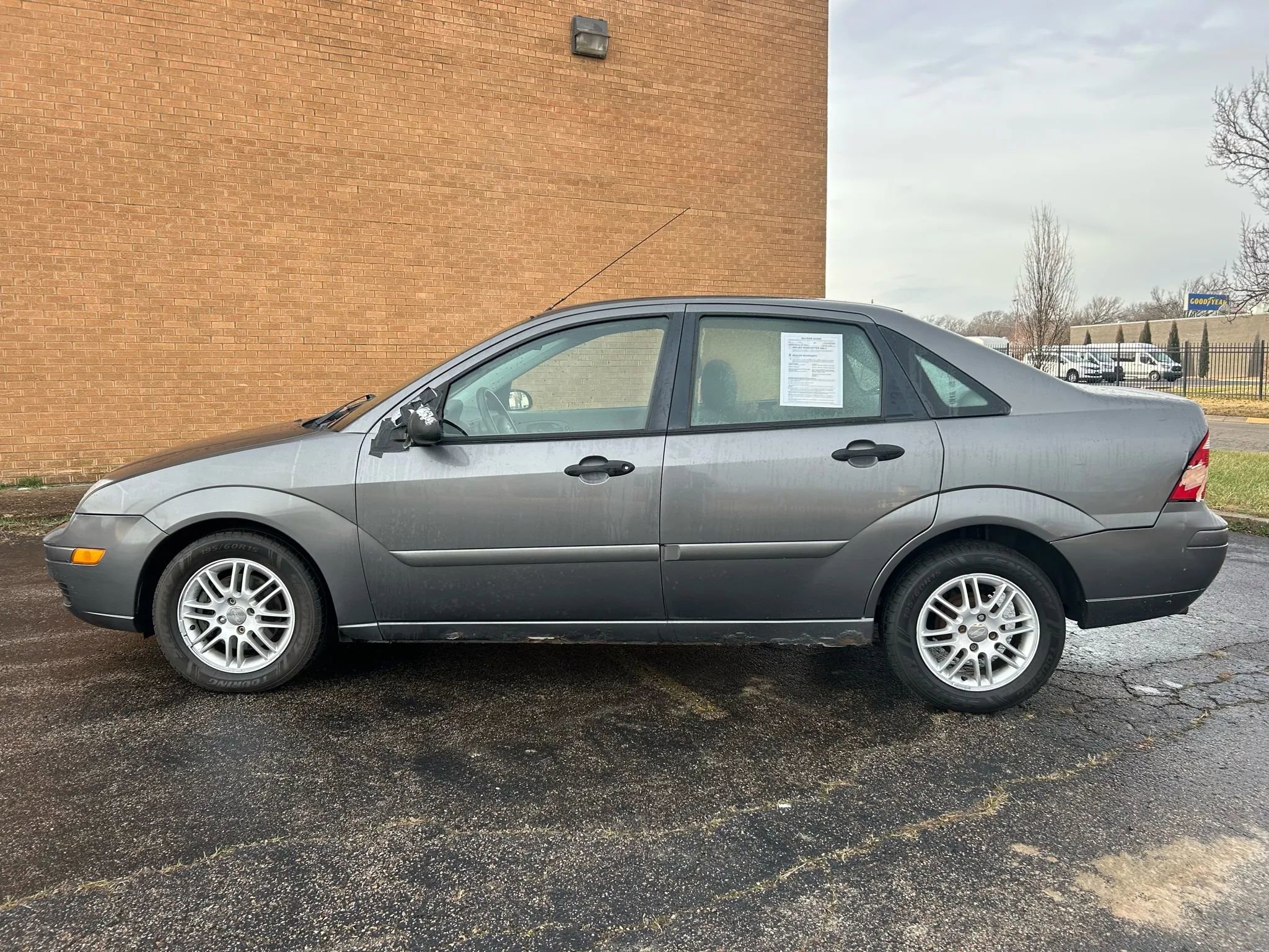 Used 2005 Ford Focus SE image 3