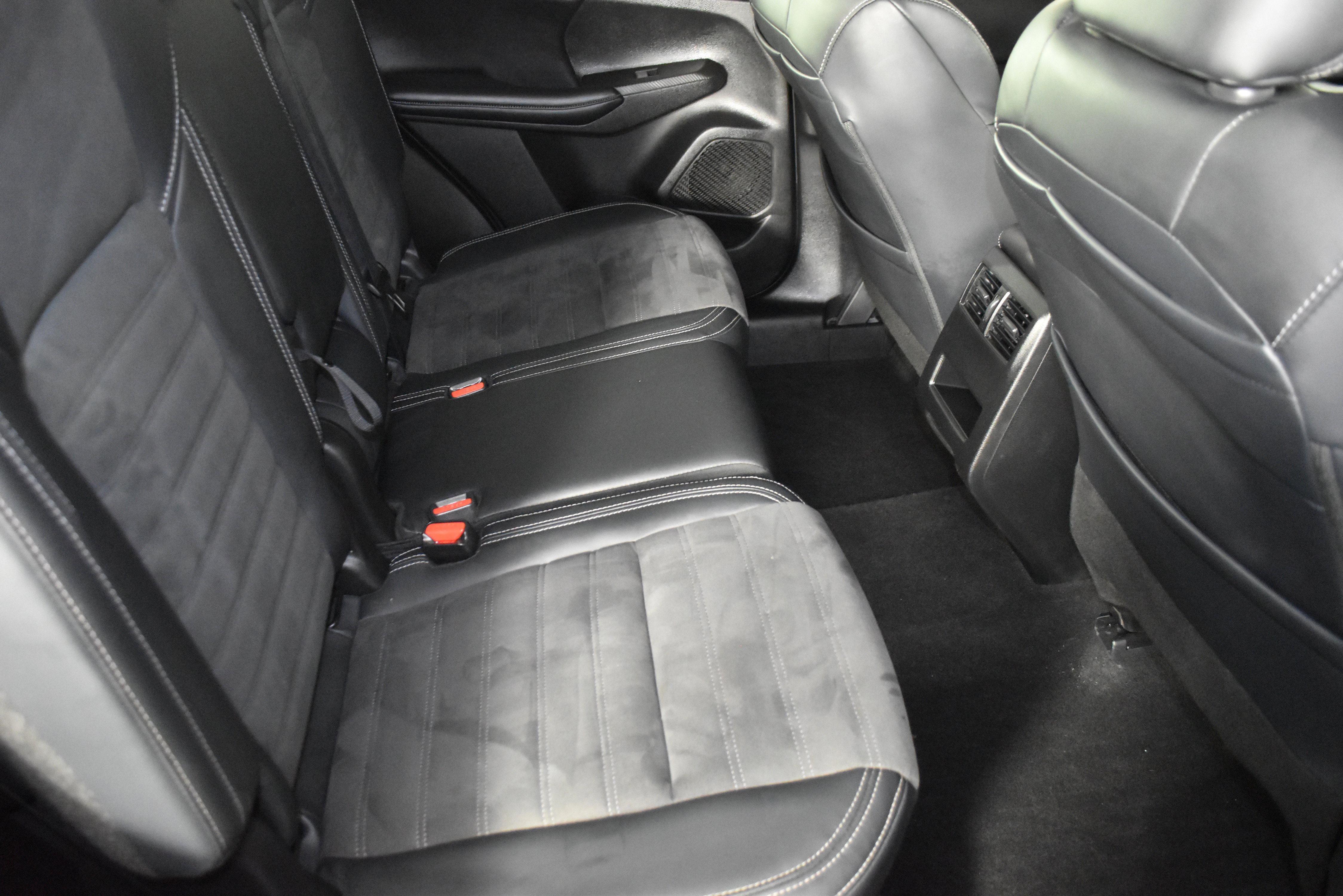 Used 2024 Mitsubishi Outlander SE image 43