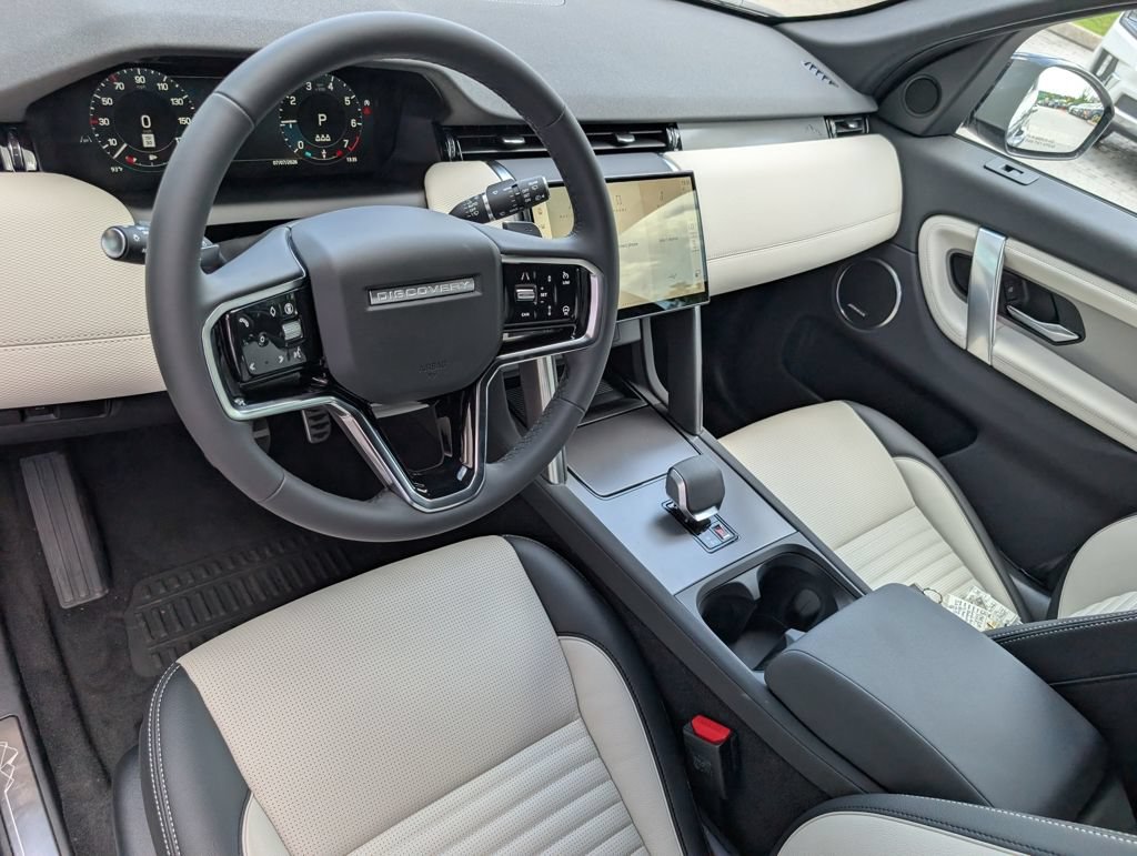 New 2026 Land Rover Discovery Sport Landmark AWD/4WD image 4