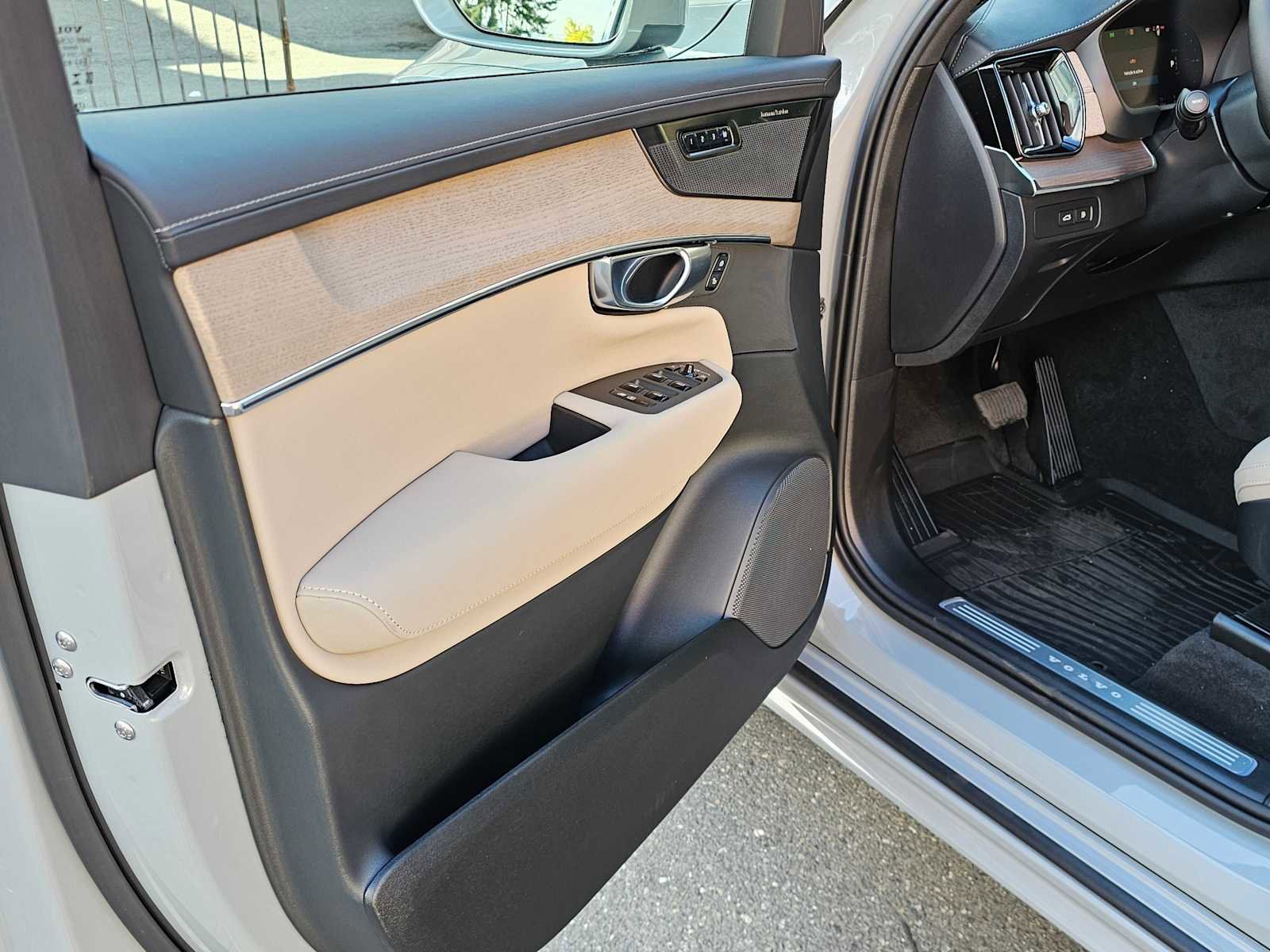 New 2026 Volvo XC90 T8 Plus image 19