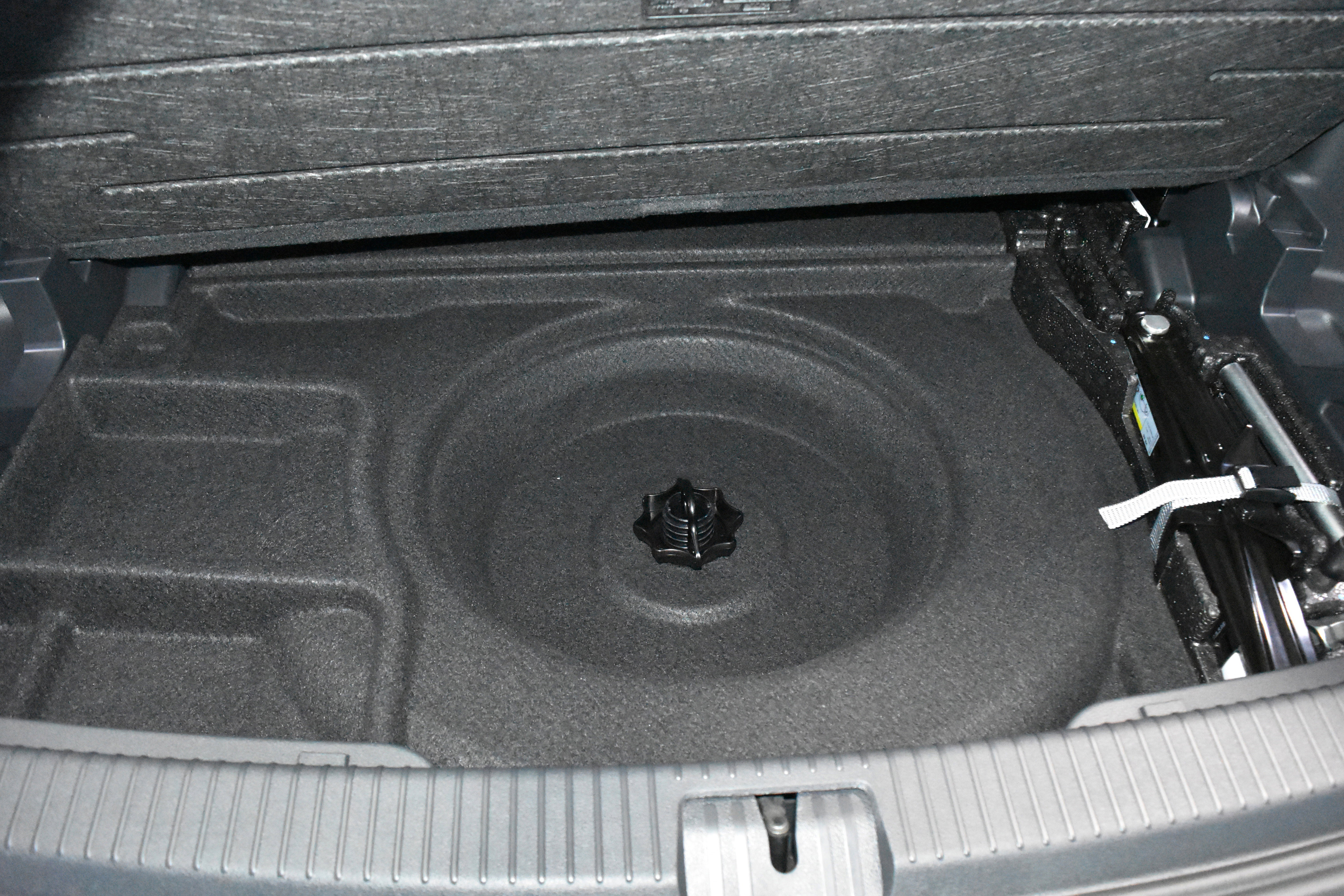 New 2026 Volkswagen Atlas SE image 25