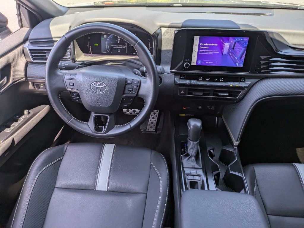 Used 2025 Toyota Camry SE FWD image 15