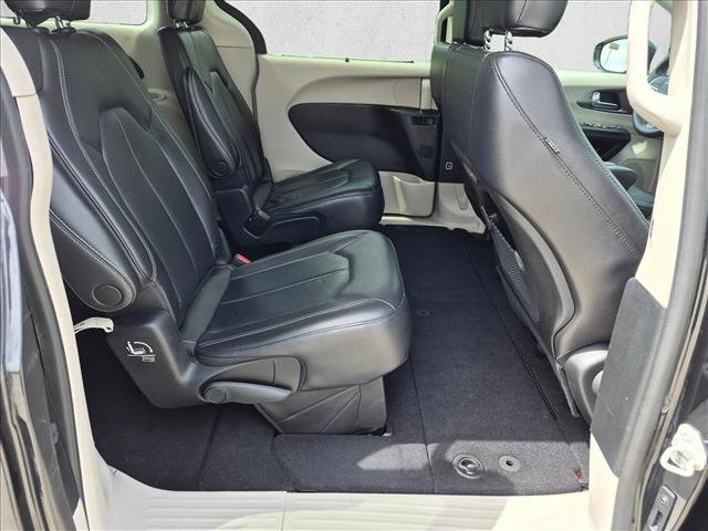Used 2022 Chrysler Pacifica Touring-L FWD image 19