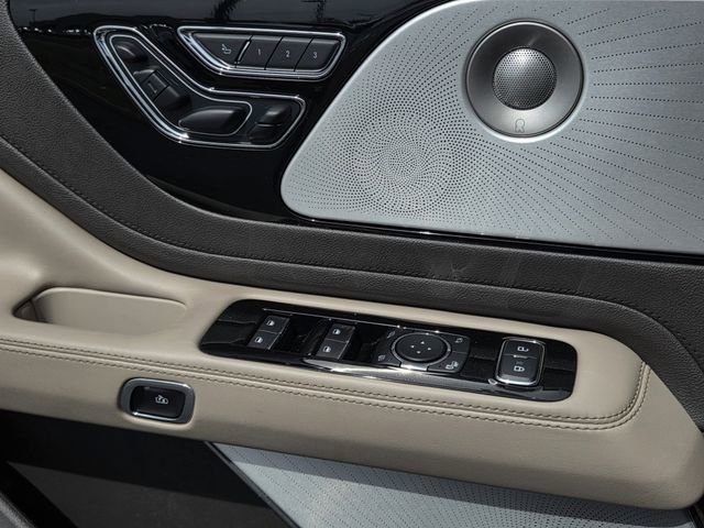 Used 2020 Lincoln Aviator Reserve w/ Equipment Group 202A image 18