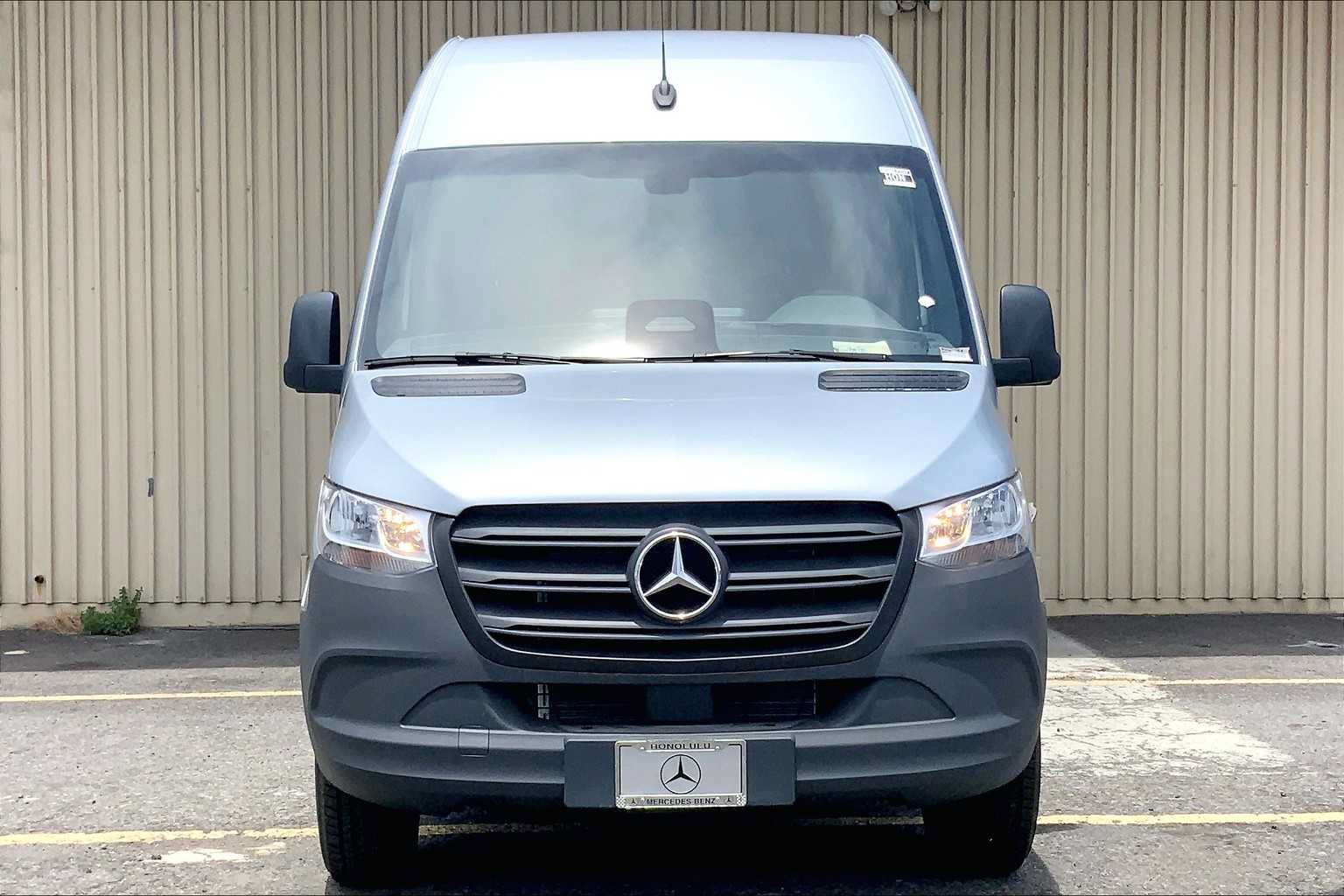 Used 2025 Mercedes-Benz Sprinter 2500 image 2