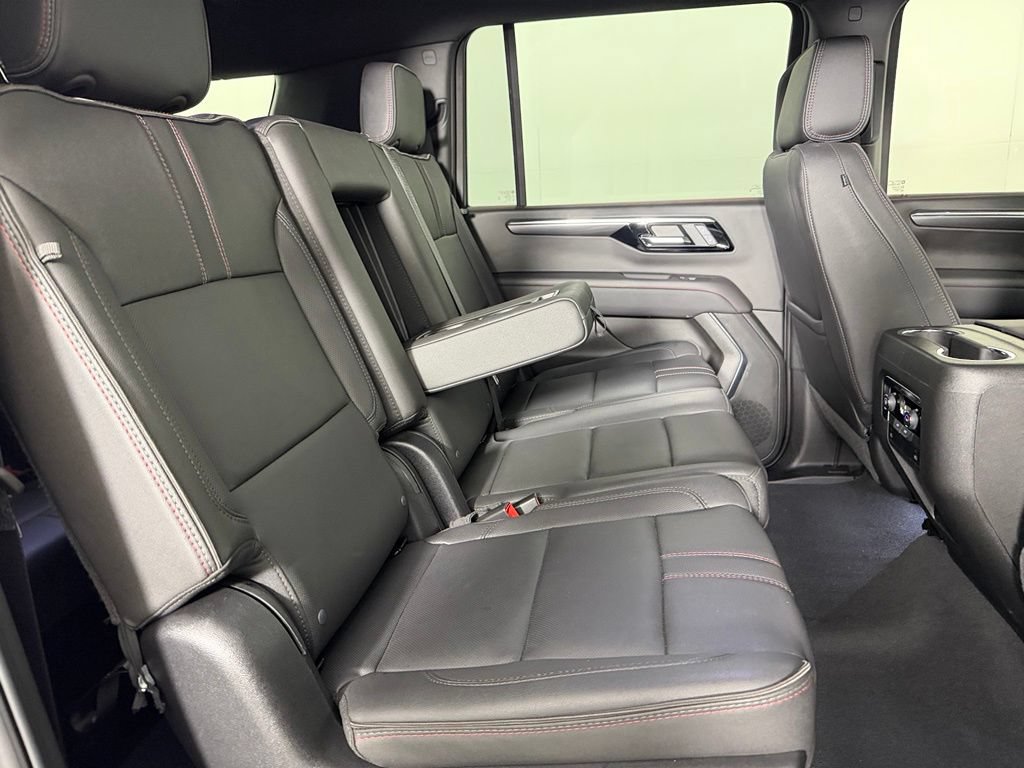 Used 2026 Chevrolet Suburban RST AWD/4WD image 22