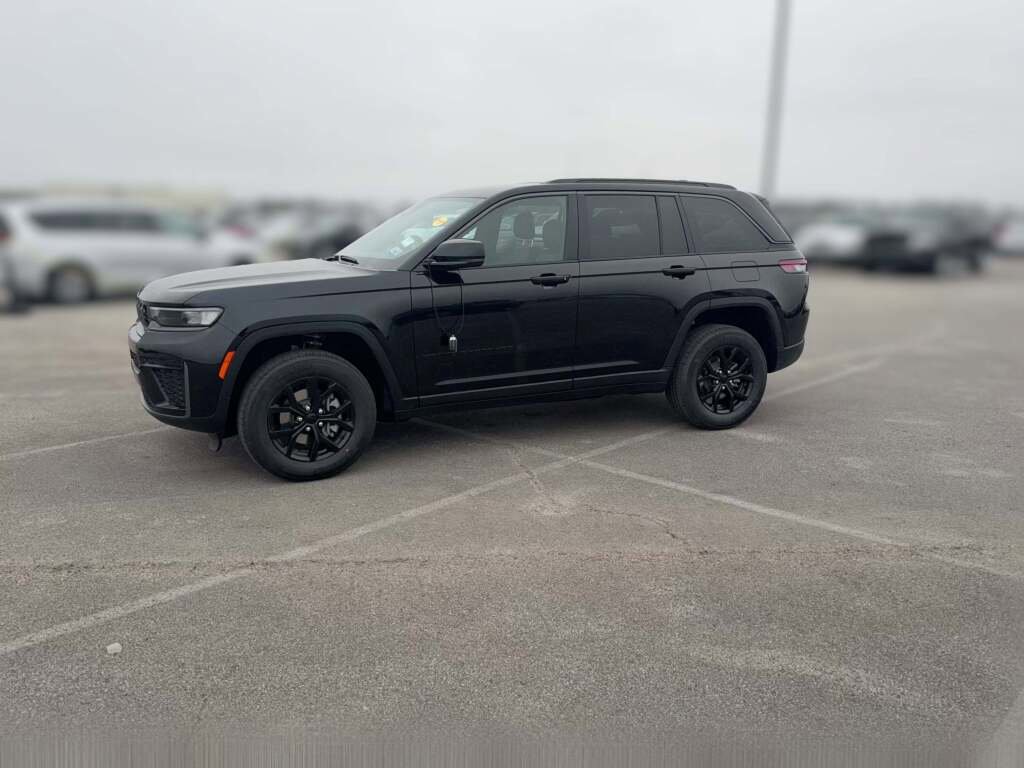 New 2026 Jeep Grand Cherokee Altitude image 5