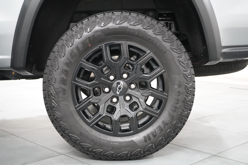 Used 2024 Chevrolet Colorado Trail Boss w/ Technology Package AWD/4WD image 33